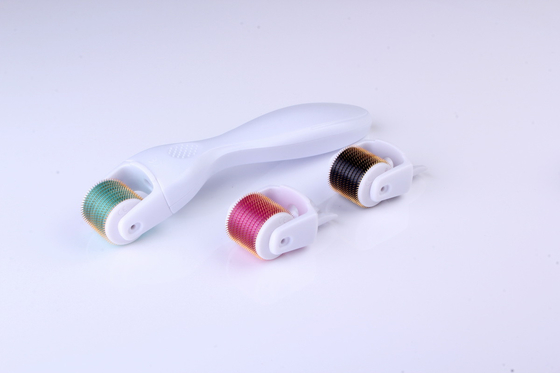 Terapia micro Titanium del rodillo de la aguja del sistema del balanceo de Derma de las agujas del LED 540 para el rejuvenecimiento de la piel