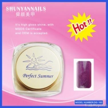 Gel ultravioleta del clavo del diamante