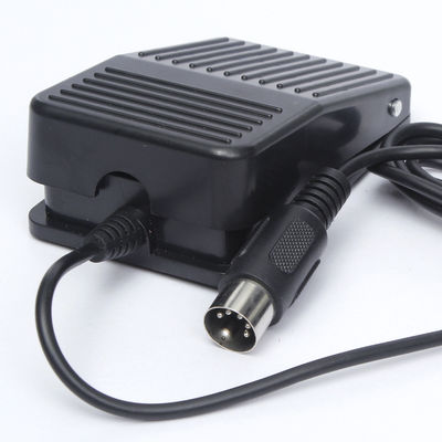 El taladro eléctrico más fino de la manicura, máquina pulidora del clavo con el pedal del pie